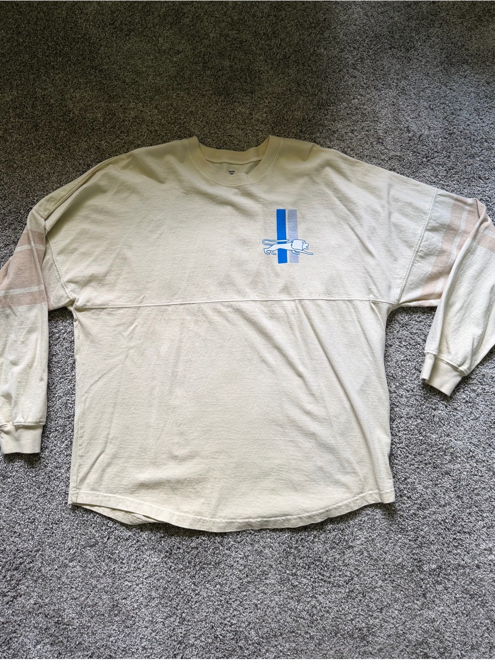 Men's Lions Beige Long-Sleeve Graphic Crewneck Shirt